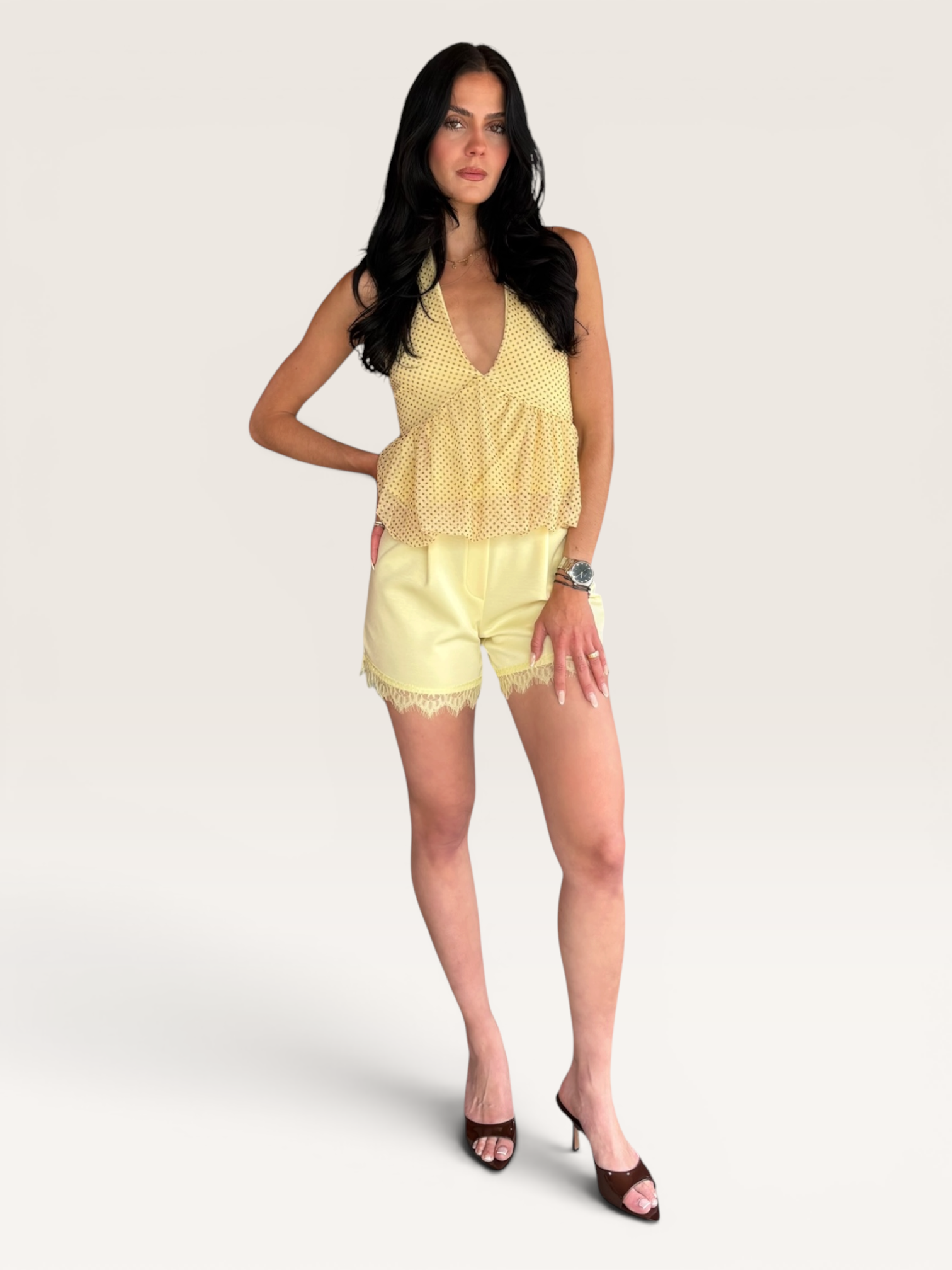 Short dentelle jaune